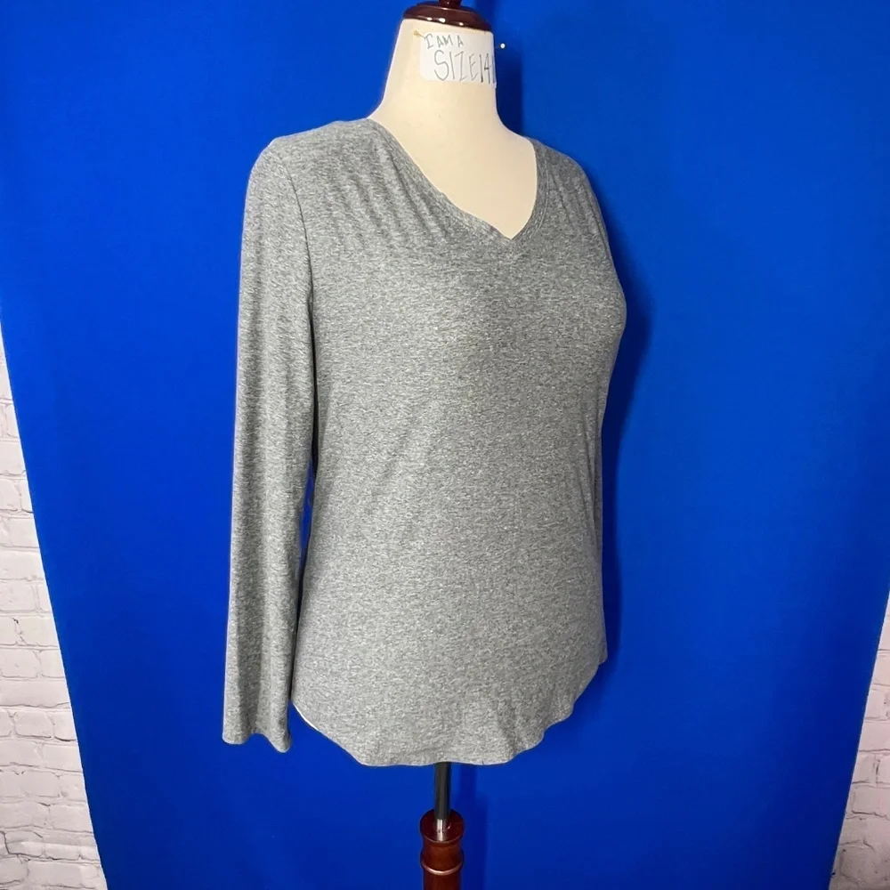 🔥2/$10 |•NO BOUNDARIES•| Super SOFT Grey V-Neck Top